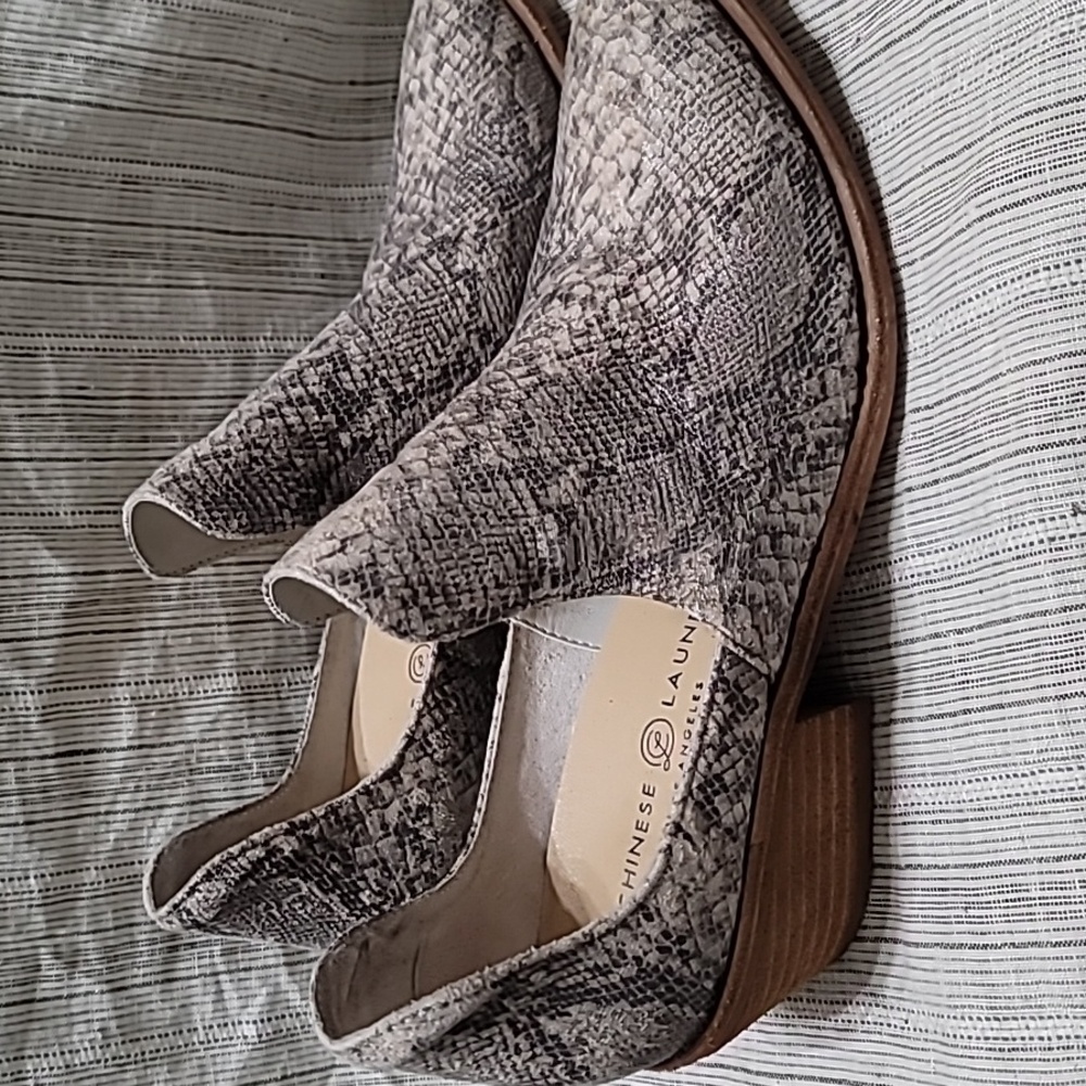 Chinese Laundry Gray and Silver Ankle Boots with Chunky Heel Size 7.5 / 38
